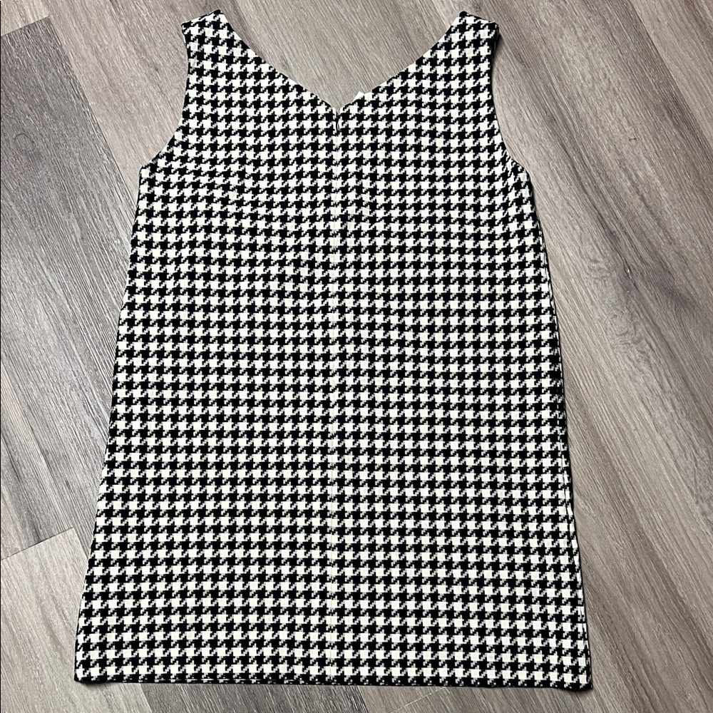NWT Ann Taylor Black & White Houndstooth V-Neck Mini Dress, Size 10 - Picture 5 of 9
